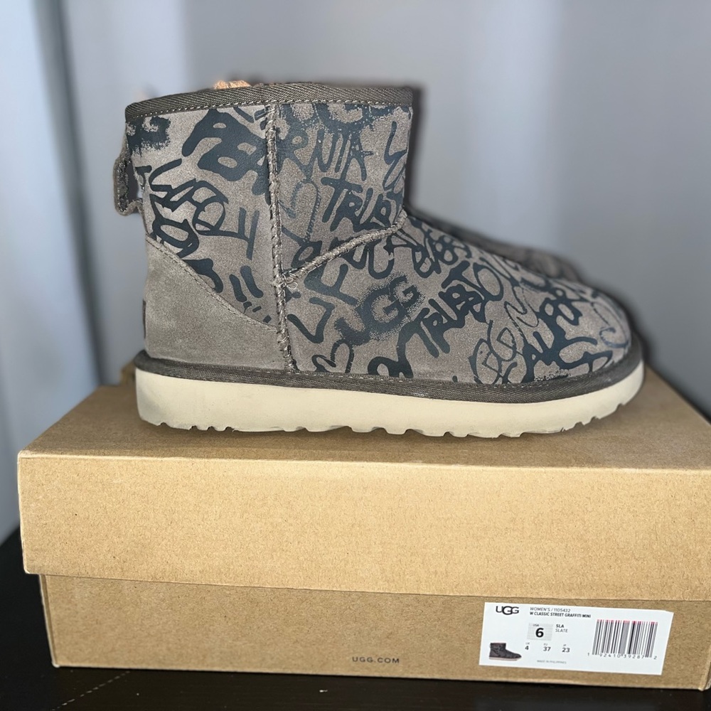 Ugg Mini - charcoal graffiti (kids size)